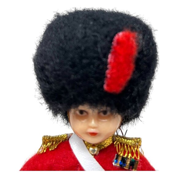 Vintage British Guard Doll With Red Wool Uniform & Accessories Made In Hong Kong - Picture 4 of 13
